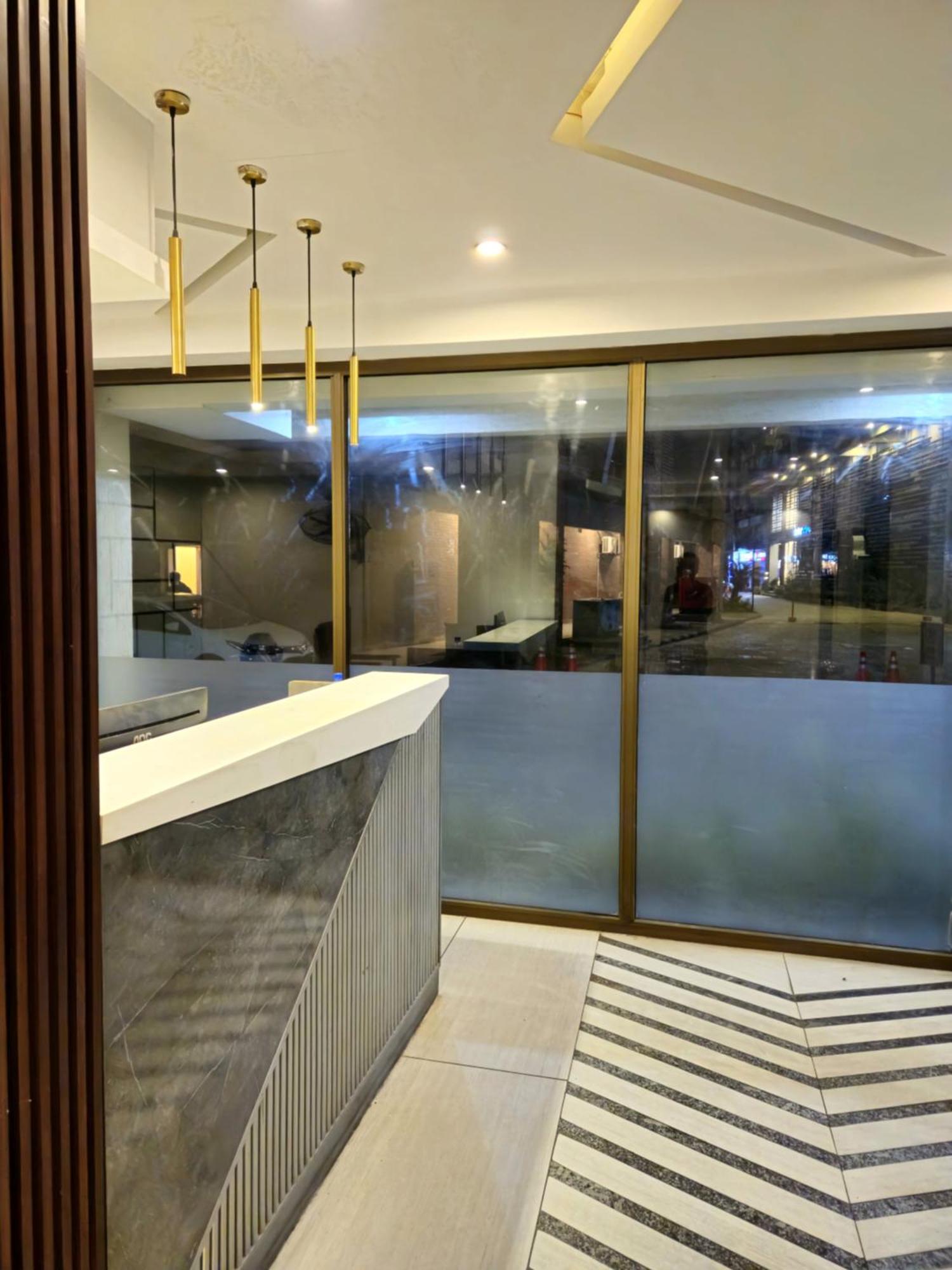 Aesthetic Scenic Luxurious Apartment - Bahria Heights Rawalpindi Buitenkant foto