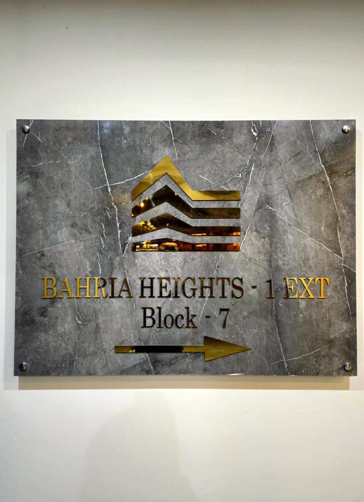 Aesthetic Scenic Luxurious Apartment - Bahria Heights Rawalpindi Buitenkant foto